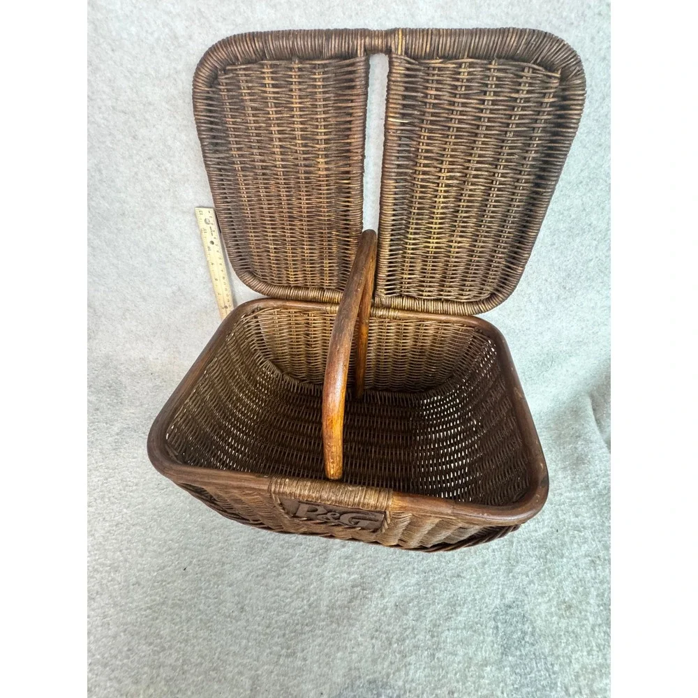 Vintage Wicker Picnic Basket with‎ Lid and Handle P&G Embossed Detail